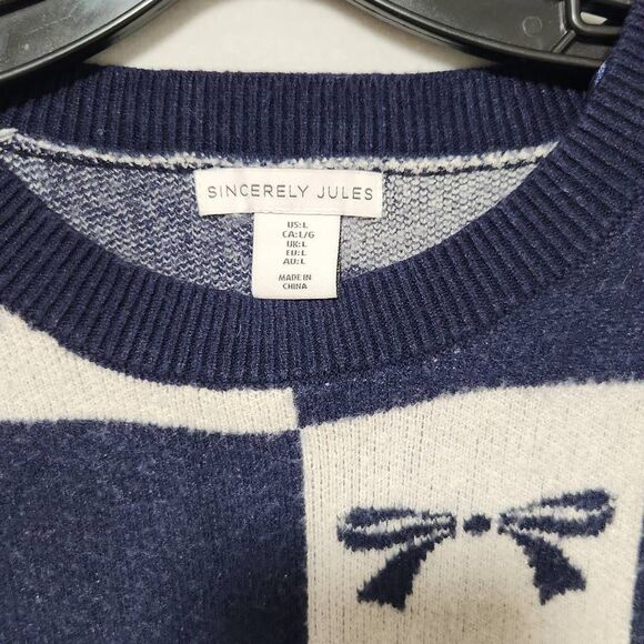 Sincerely Jules Women's Size Large Navy Blue White Bow Print Cropped Sweater - Picture 9 of 10